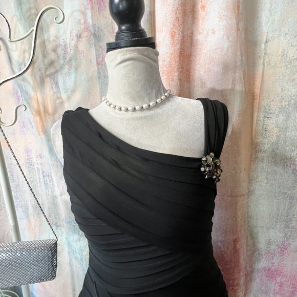 📌Xscape Mermaid Style Asymmetrical Neckline Prom - Ball - Formal Evening Dress - Picture 3 of 16